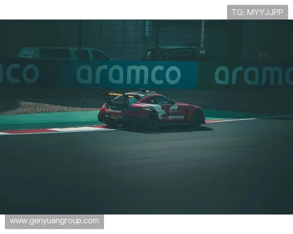 F1赛事：红牛车队继续主导赛季胜利 法拉利与梅赛德斯挑战日益激烈