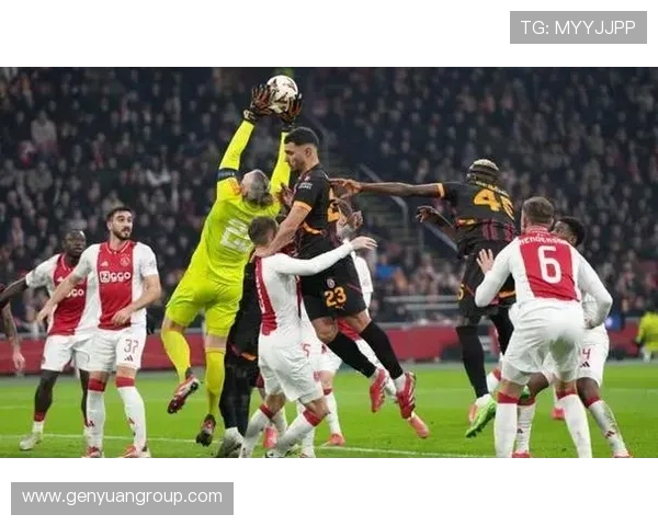 欧洲冠军联赛小组赛激战正酣 曼联和巴萨迎关键生死战